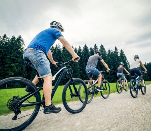 바람 맞으며 신나게 달린 자전거 캠페인 이미지